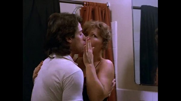 Rijpe moeder door zoon gedwongen tot incest