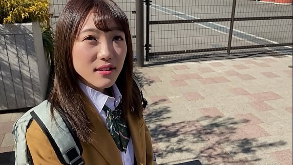 ハメ撮り　JKがおじさんと仲良くSEX。AVを見ていたら発情し、快楽を求める。色白で綺麗なおっぱいがエロい。女子高生とSEXしている背徳感が興奮を引き立てる。ゴムなし生ハメ正常位でアクメする。https://bit.ly/33huWX8