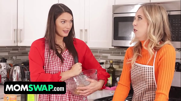 StepMom MILF Friends & Their Stepsons Join Forces This Thanksgiving To Celebrate Together – MomSwap