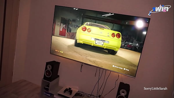 Жопастая Шлюшка Играла В Приставку Но Прыгать На Члене Веселее и Сперма во Рту Вкуснее!