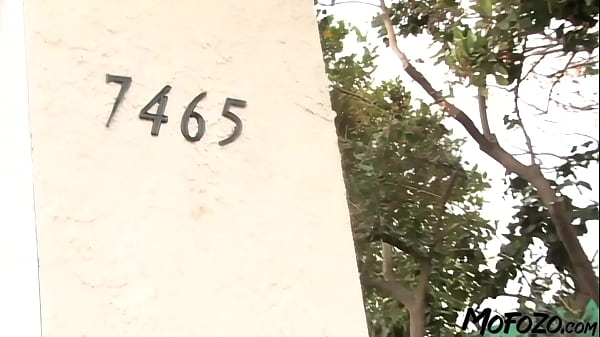 MOFOZO.com – Naughty Amateur Is Getting Her Ass Fucked During Her First Photo Shoot