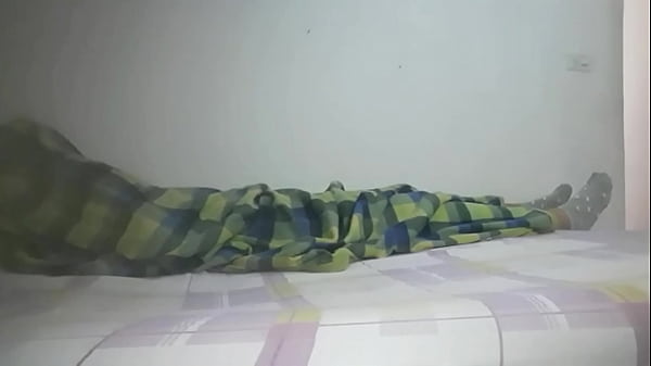 FETICHE DE PIES TERMINA EN DURA Y RAPIDA FOLLADA A LA CULONA DE MI MADRASTRA